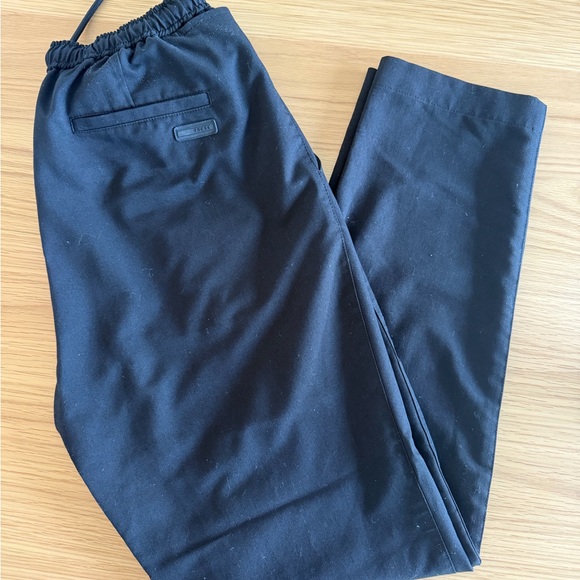 L’Atelier Women's Black Scrub Set (S) - Picture 7 of 11